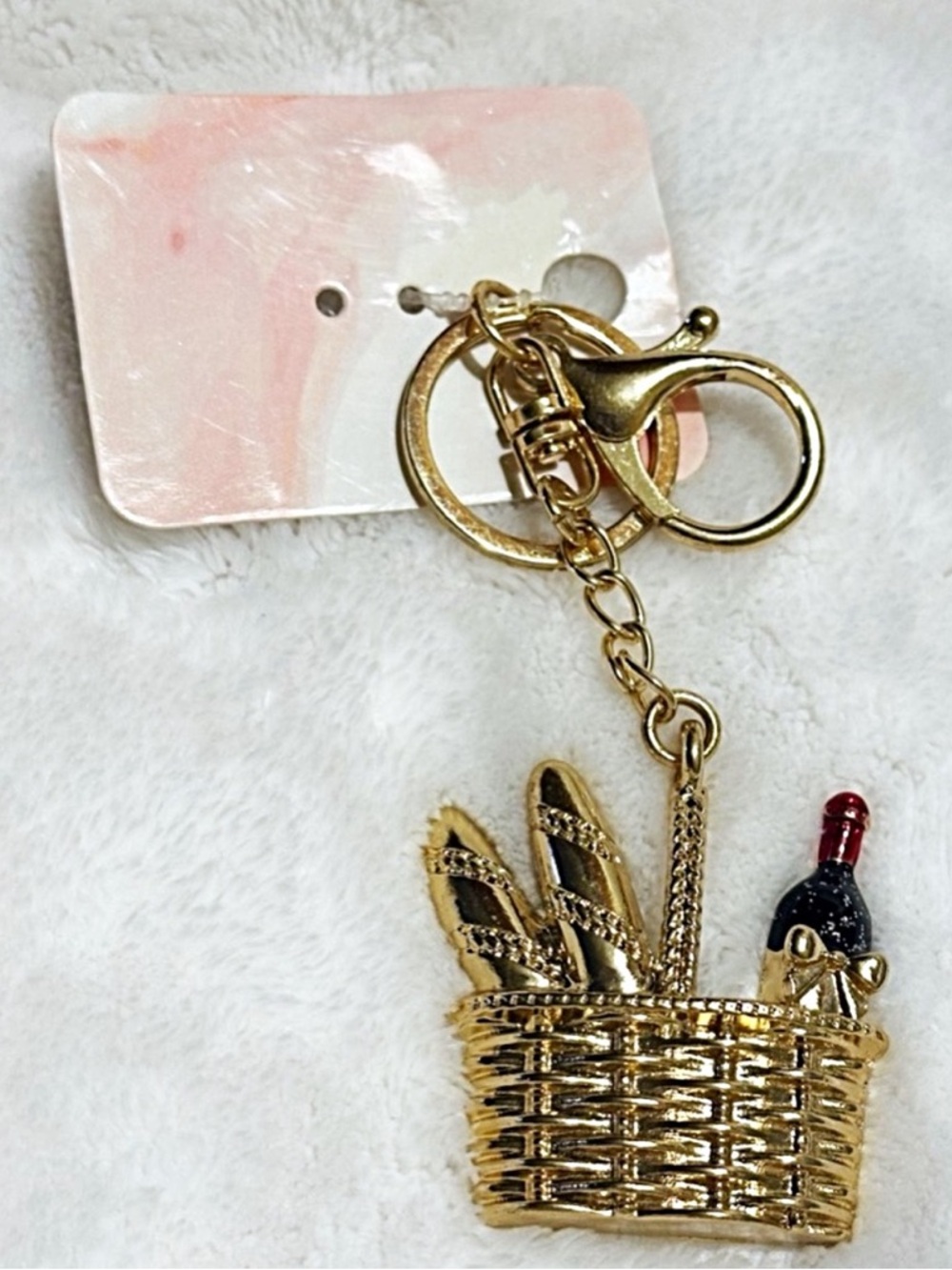 🆕 Gold Picnic Basket Keychain with Wine Bottle Accent